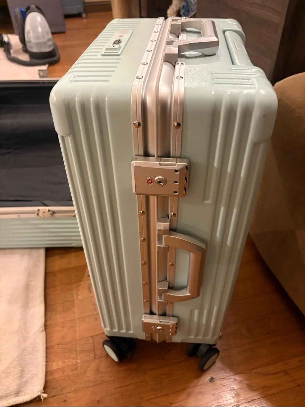 Mint Blue 2-Piece Spinner Luggage Set by Nobl